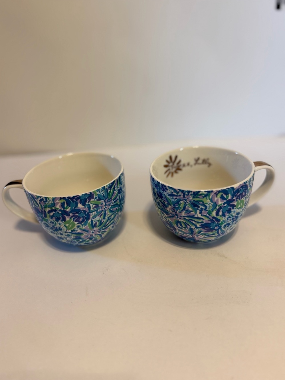 Lilly Pulitzer Lion Around Mugs Set of 2 Blue Floral Gold Handle 12 oz